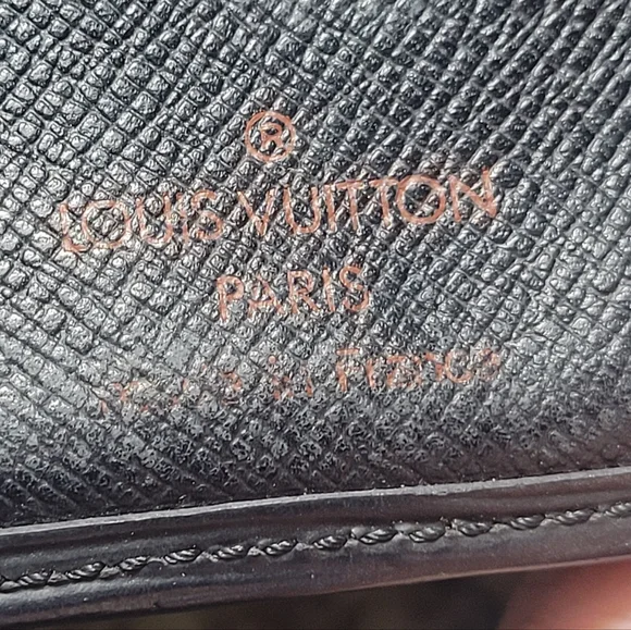 Louis Vuitton Compact Wallet Black Epi Leather Gold-Tone Hardware Leather Lining - Picture 5 of 7